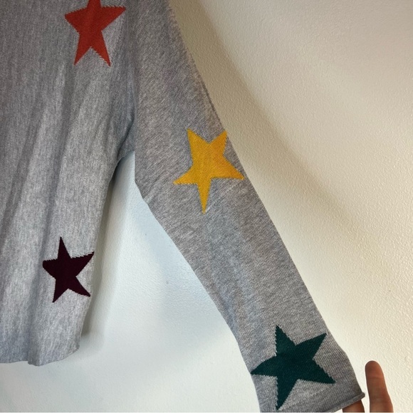 Rachel Zoe Crew Neck Pullover Sweater Sz M Star Stars Rainbow Gray Lightweight - Picture 5 of 9